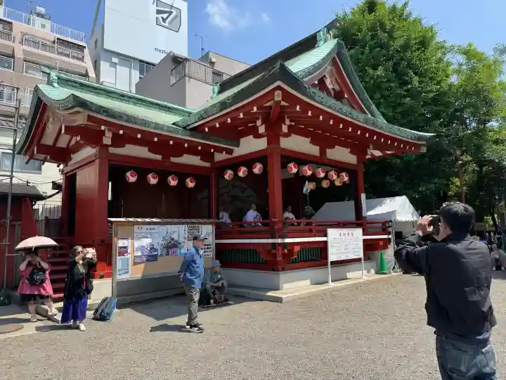 浅草神社の{uncategorized: "未分類", other: "その他", undefined: "問題あり", building: "その他建物", grave: "お墓", sacred_gate: "鳥居", guardian: "狛犬", statue: "像", buddha: "仏像", history: "歴史", nature: "自然", garden: "庭園", animal: "動物", pagoda: "塔", temizu: "手水舎", mountain_gate: "山門・神門", sanctuary: "本殿・本堂", subordinate: "末社・摂社", art: "芸術", scenery: "景色", jizo: "地蔵", ema: "絵馬", goshuin: "御朱印", omikuji: "おみくじ", items: "授与品その他", amulet: "お守り", goshuincho: "御朱印帳", eats: "食事", festival: "お祭り", votive_dance: "神楽", shichigosan: "七五三参", wedding: "結婚式", experience: "体験その他", initially: "初詣", around: "周辺", anti_infection: "感染症対策"}