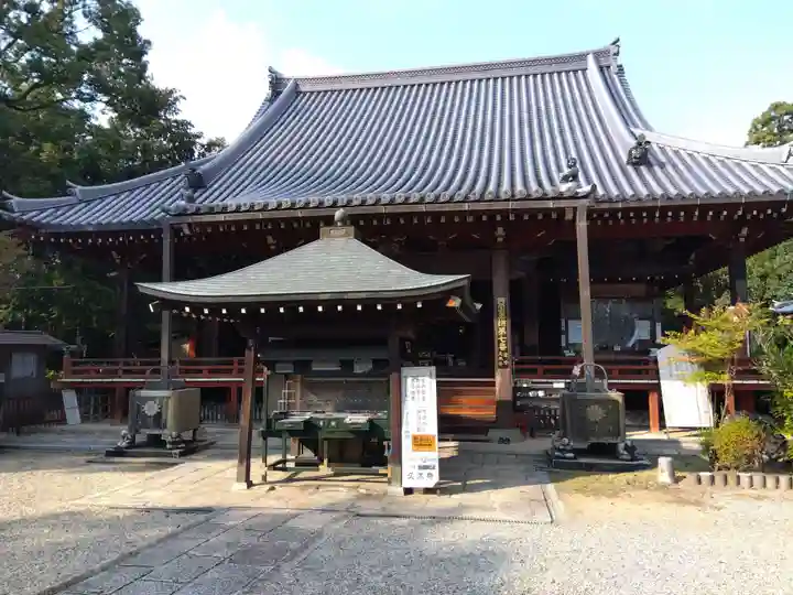 久米寺の本殿・本堂