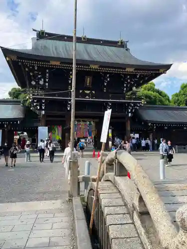 真清田神社の山門