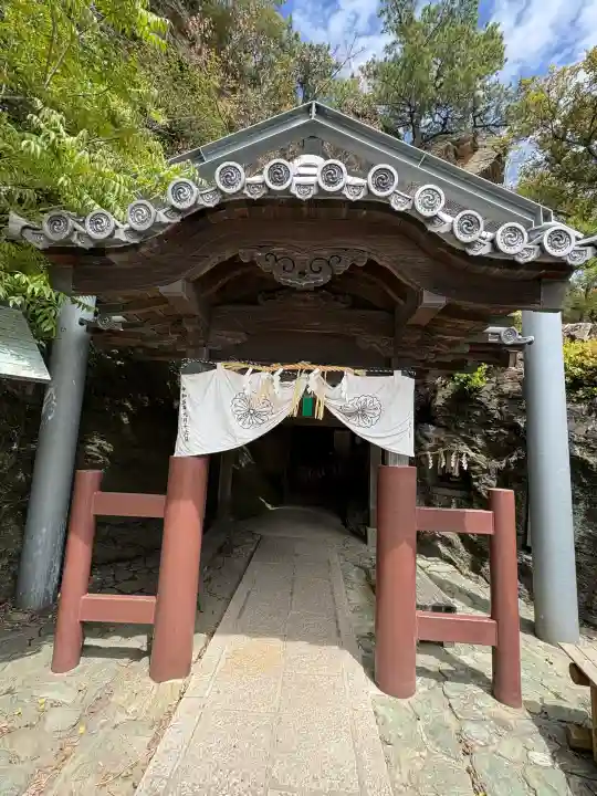 鹽竈神社の{uncategorized: "未分類", other: "その他", undefined: "問題あり", building: "その他建物", grave: "お墓", sacred_gate: "鳥居", guardian: "狛犬", statue: "像", buddha: "仏像", history: "歴史", nature: "自然", garden: "庭園", animal: "動物", pagoda: "塔", temizu: "手水舎", mountain_gate: "山門・神門", sanctuary: "本殿・本堂", subordinate: "末社・摂社", art: "芸術", scenery: "景色", jizo: "地蔵", ema: "絵馬", goshuin: "御朱印", omikuji: "おみくじ", items: "授与品その他", amulet: "お守り", goshuincho: "御朱印帳", eats: "食事", festival: "お祭り", votive_dance: "神楽", shichigosan: "七五三参", wedding: "結婚式", experience: "体験その他", initially: "初詣", around: "周辺", anti_infection: "感染症対策"}