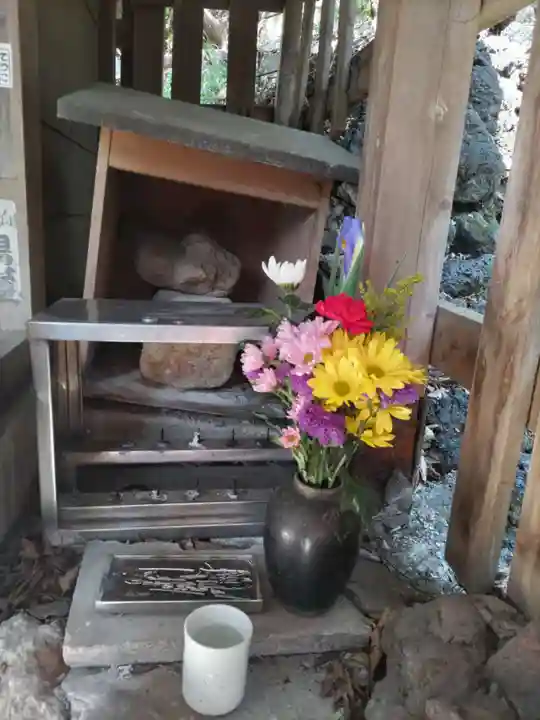 明王院(満願寺別院)の末社・摂社