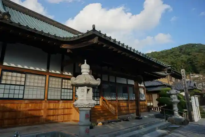 明鏡山龍雲寺の本殿・本堂