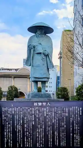 築地本願寺（本願寺築地別院）の像