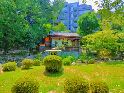 豊彦稲荷社(法王町)の庭園