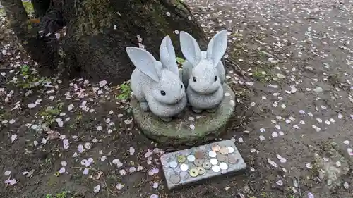 帯廣神社の像