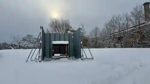 秋葉神社の{uncategorized: "未分類", other: "その他", undefined: "問題あり", building: "その他建物", grave: "お墓", sacred_gate: "鳥居", guardian: "狛犬", statue: "像", buddha: "仏像", history: "歴史", nature: "自然", garden: "庭園", animal: "動物", pagoda: "塔", temizu: "手水舎", mountain_gate: "山門・神門", sanctuary: "本殿・本堂", subordinate: "末社・摂社", art: "芸術", scenery: "景色", jizo: "地蔵", ema: "絵馬", goshuin: "御朱印", omikuji: "おみくじ", items: "授与品その他", amulet: "お守り", goshuincho: "御朱印帳", eats: "食事", festival: "お祭り", votive_dance: "神楽", shichigosan: "七五三参", wedding: "結婚式", experience: "体験その他", initially: "初詣", around: "周辺", anti_infection: "感染症対策"}