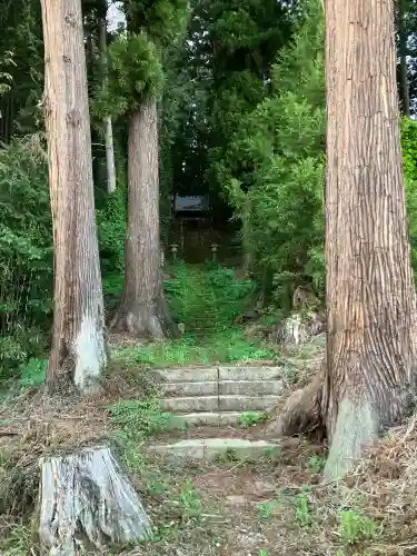 剱神社の{uncategorized: "未分類", other: "その他", undefined: "問題あり", building: "その他建物", grave: "お墓", sacred_gate: "鳥居", guardian: "狛犬", statue: "像", buddha: "仏像", history: "歴史", nature: "自然", garden: "庭園", animal: "動物", pagoda: "塔", temizu: "手水舎", mountain_gate: "山門・神門", sanctuary: "本殿・本堂", subordinate: "末社・摂社", art: "芸術", scenery: "景色", jizo: "地蔵", ema: "絵馬", goshuin: "御朱印", omikuji: "おみくじ", items: "授与品その他", amulet: "お守り", goshuincho: "御朱印帳", eats: "食事", festival: "お祭り", votive_dance: "神楽", shichigosan: "七五三参", wedding: "結婚式", experience: "体験その他", initially: "初詣", around: "周辺", anti_infection: "感染症対策"}