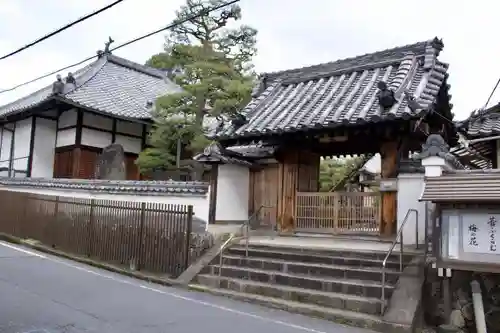 阿弥陀寺の山門