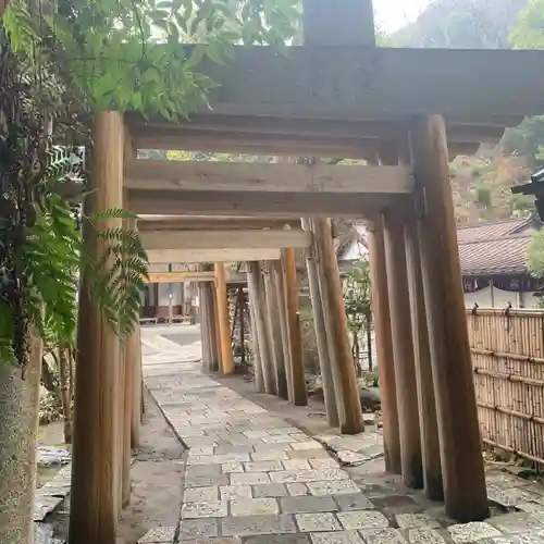 銭洗弁財天宇賀福神社の鳥居