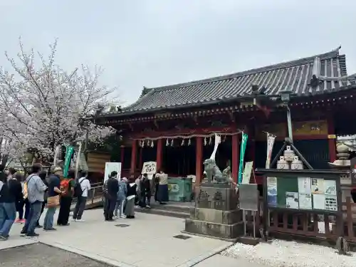 浅草神社の{uncategorized: "未分類", other: "その他", undefined: "問題あり", building: "その他建物", grave: "お墓", sacred_gate: "鳥居", guardian: "狛犬", statue: "像", buddha: "仏像", history: "歴史", nature: "自然", garden: "庭園", animal: "動物", pagoda: "塔", temizu: "手水舎", mountain_gate: "山門・神門", sanctuary: "本殿・本堂", subordinate: "末社・摂社", art: "芸術", scenery: "景色", jizo: "地蔵", ema: "絵馬", goshuin: "御朱印", omikuji: "おみくじ", items: "授与品その他", amulet: "お守り", goshuincho: "御朱印帳", eats: "食事", festival: "お祭り", votive_dance: "神楽", shichigosan: "七五三参", wedding: "結婚式", experience: "体験その他", initially: "初詣", around: "周辺", anti_infection: "感染症対策"}