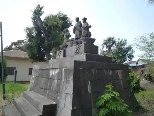 白山神社の像