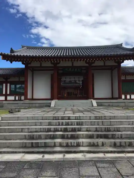 薬師寺の山門・神門