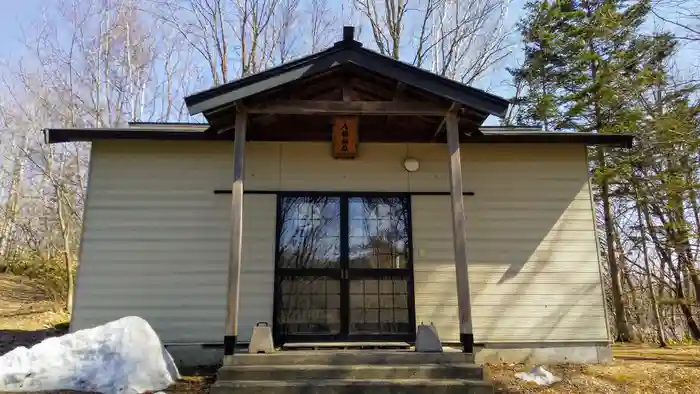 美田八幡神社の本殿