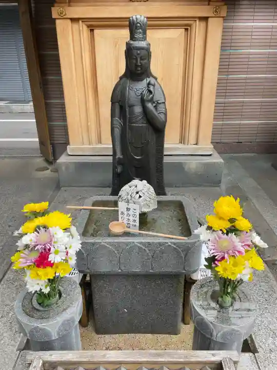 とげぬき地蔵尊 高岩寺の{uncategorized: "未分類", other: "その他", undefined: "問題あり", building: "その他建物", grave: "お墓", sacred_gate: "鳥居", guardian: "狛犬", statue: "像", buddha: "仏像", history: "歴史", nature: "自然", garden: "庭園", animal: "動物", pagoda: "塔", temizu: "手水舎", mountain_gate: "山門・神門", sanctuary: "本殿・本堂", subordinate: "末社・摂社", art: "芸術", scenery: "景色", jizo: "地蔵", ema: "絵馬", goshuin: "御朱印", omikuji: "おみくじ", items: "授与品その他", amulet: "お守り", goshuincho: "御朱印帳", eats: "食事", festival: "お祭り", votive_dance: "神楽", shichigosan: "七五三参", wedding: "結婚式", experience: "体験その他", initially: "初詣", around: "周辺", anti_infection: "感染症対策"}