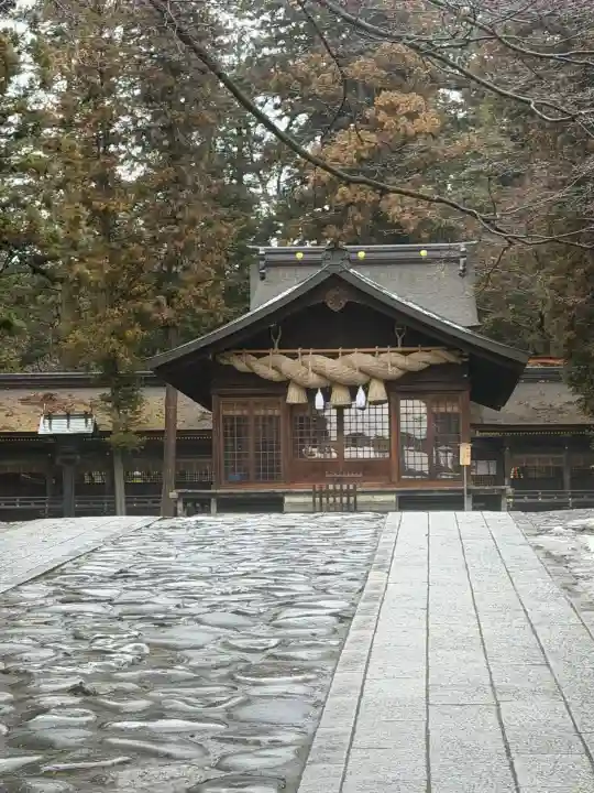 諏訪大社下社春宮の{uncategorized: "未分類", other: "その他", undefined: "問題あり", building: "その他建物", grave: "お墓", sacred_gate: "鳥居", guardian: "狛犬", statue: "像", buddha: "仏像", history: "歴史", nature: "自然", garden: "庭園", animal: "動物", pagoda: "塔", temizu: "手水舎", mountain_gate: "山門・神門", sanctuary: "本殿・本堂", subordinate: "末社・摂社", art: "芸術", scenery: "景色", jizo: "地蔵", ema: "絵馬", goshuin: "御朱印", omikuji: "おみくじ", items: "授与品その他", amulet: "お守り", goshuincho: "御朱印帳", eats: "食事", festival: "お祭り", votive_dance: "神楽", shichigosan: "七五三参", wedding: "結婚式", experience: "体験その他", initially: "初詣", around: "周辺", anti_infection: "感染症対策"}