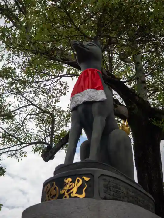 伏見稲荷大社の{uncategorized: "未分類", other: "その他", undefined: "問題あり", building: "その他建物", grave: "お墓", sacred_gate: "鳥居", guardian: "狛犬", statue: "像", buddha: "仏像", history: "歴史", nature: "自然", garden: "庭園", animal: "動物", pagoda: "塔", temizu: "手水舎", mountain_gate: "山門・神門", sanctuary: "本殿・本堂", subordinate: "末社・摂社", art: "芸術", scenery: "景色", jizo: "地蔵", ema: "絵馬", goshuin: "御朱印", omikuji: "おみくじ", items: "授与品その他", amulet: "お守り", goshuincho: "御朱印帳", eats: "食事", festival: "お祭り", votive_dance: "神楽", shichigosan: "七五三参", wedding: "結婚式", experience: "体験その他", initially: "初詣", around: "周辺", anti_infection: "感染症対策"}