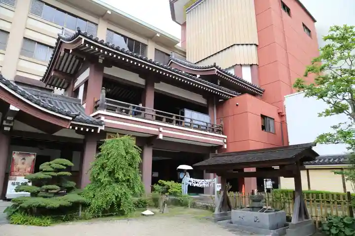 東長寺の本殿・本堂