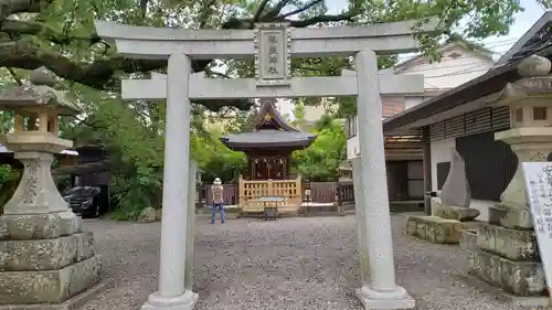 闘鶏神社の末社