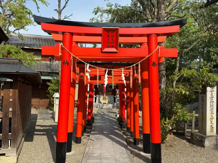 九帝王宮 萱野神社の{uncategorized: "未分類", other: "その他", undefined: "問題あり", building: "その他建物", grave: "お墓", sacred_gate: "鳥居", guardian: "狛犬", statue: "像", buddha: "仏像", history: "歴史", nature: "自然", garden: "庭園", animal: "動物", pagoda: "塔", temizu: "手水舎", mountain_gate: "山門・神門", sanctuary: "本殿・本堂", subordinate: "末社・摂社", art: "芸術", scenery: "景色", jizo: "地蔵", ema: "絵馬", goshuin: "御朱印", omikuji: "おみくじ", items: "授与品その他", amulet: "お守り", goshuincho: "御朱印帳", eats: "食事", festival: "お祭り", votive_dance: "神楽", shichigosan: "七五三参", wedding: "結婚式", experience: "体験その他", initially: "初詣", around: "周辺", anti_infection: "感染症対策"}