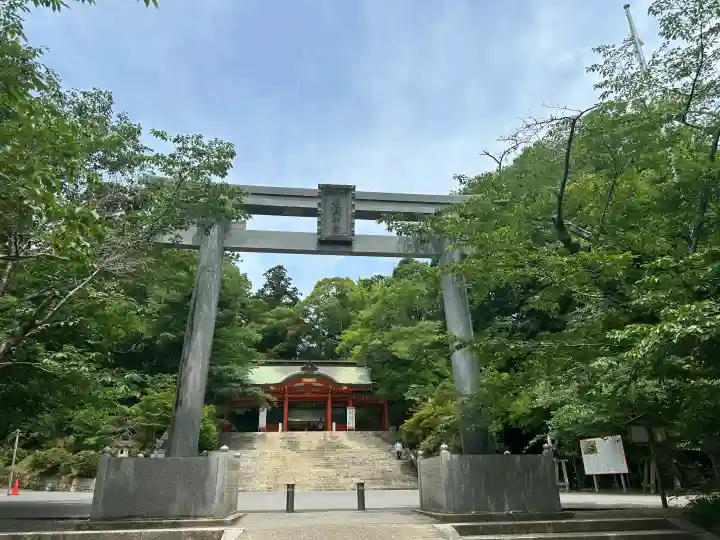 香取神宮の{uncategorized: "未分類", other: "その他", undefined: "問題あり", building: "その他建物", grave: "お墓", sacred_gate: "鳥居", guardian: "狛犬", statue: "像", buddha: "仏像", history: "歴史", nature: "自然", garden: "庭園", animal: "動物", pagoda: "塔", temizu: "手水舎", mountain_gate: "山門・神門", sanctuary: "本殿・本堂", subordinate: "末社・摂社", art: "芸術", scenery: "景色", jizo: "地蔵", ema: "絵馬", goshuin: "御朱印", omikuji: "おみくじ", items: "授与品その他", amulet: "お守り", goshuincho: "御朱印帳", eats: "食事", festival: "お祭り", votive_dance: "神楽", shichigosan: "七五三参", wedding: "結婚式", experience: "体験その他", initially: "初詣", around: "周辺", anti_infection: "感染症対策"}