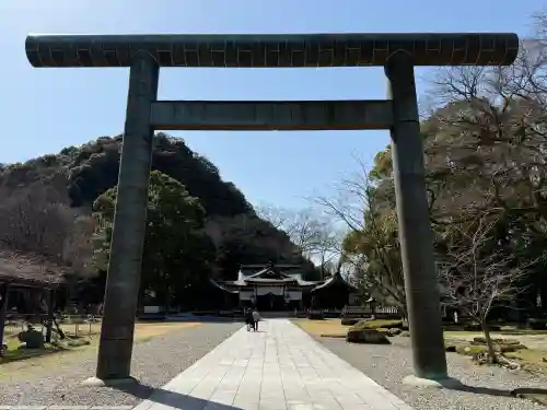 岐阜護國神社の{uncategorized: "未分類", other: "その他", undefined: "問題あり", building: "その他建物", grave: "お墓", sacred_gate: "鳥居", guardian: "狛犬", statue: "像", buddha: "仏像", history: "歴史", nature: "自然", garden: "庭園", animal: "動物", pagoda: "塔", temizu: "手水舎", mountain_gate: "山門・神門", sanctuary: "本殿・本堂", subordinate: "末社・摂社", art: "芸術", scenery: "景色", jizo: "地蔵", ema: "絵馬", goshuin: "御朱印", omikuji: "おみくじ", items: "授与品その他", amulet: "お守り", goshuincho: "御朱印帳", eats: "食事", festival: "お祭り", votive_dance: "神楽", shichigosan: "七五三参", wedding: "結婚式", experience: "体験その他", initially: "初詣", around: "周辺", anti_infection: "感染症対策"}