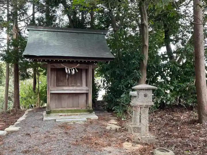 十二神社の{uncategorized: "未分類", other: "その他", undefined: "問題あり", building: "その他建物", grave: "お墓", sacred_gate: "鳥居", guardian: "狛犬", statue: "像", buddha: "仏像", history: "歴史", nature: "自然", garden: "庭園", animal: "動物", pagoda: "塔", temizu: "手水舎", mountain_gate: "山門・神門", sanctuary: "本殿・本堂", subordinate: "末社・摂社", art: "芸術", scenery: "景色", jizo: "地蔵", ema: "絵馬", goshuin: "御朱印", omikuji: "おみくじ", items: "授与品その他", amulet: "お守り", goshuincho: "御朱印帳", eats: "食事", festival: "お祭り", votive_dance: "神楽", shichigosan: "七五三参", wedding: "結婚式", experience: "体験その他", initially: "初詣", around: "周辺", anti_infection: "感染症対策"}