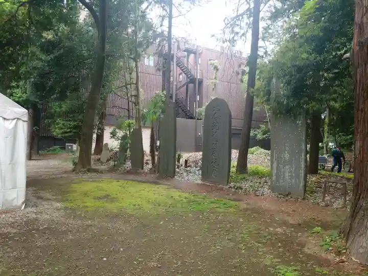 箭弓稲荷神社の{uncategorized: "未分類", other: "その他", undefined: "問題あり", building: "その他建物", grave: "お墓", sacred_gate: "鳥居", guardian: "狛犬", statue: "像", buddha: "仏像", history: "歴史", nature: "自然", garden: "庭園", animal: "動物", pagoda: "塔", temizu: "手水舎", mountain_gate: "山門・神門", sanctuary: "本殿・本堂", subordinate: "末社・摂社", art: "芸術", scenery: "景色", jizo: "地蔵", ema: "絵馬", goshuin: "御朱印", omikuji: "おみくじ", items: "授与品その他", amulet: "お守り", goshuincho: "御朱印帳", eats: "食事", festival: "お祭り", votive_dance: "神楽", shichigosan: "七五三参", wedding: "結婚式", experience: "体験その他", initially: "初詣", around: "周辺", anti_infection: "感染症対策"}