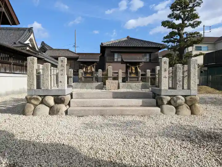 秋葉社の{uncategorized: "未分類", other: "その他", undefined: "問題あり", building: "その他建物", grave: "お墓", sacred_gate: "鳥居", guardian: "狛犬", statue: "像", buddha: "仏像", history: "歴史", nature: "自然", garden: "庭園", animal: "動物", pagoda: "塔", temizu: "手水舎", mountain_gate: "山門・神門", sanctuary: "本殿・本堂", subordinate: "末社・摂社", art: "芸術", scenery: "景色", jizo: "地蔵", ema: "絵馬", goshuin: "御朱印", omikuji: "おみくじ", items: "授与品その他", amulet: "お守り", goshuincho: "御朱印帳", eats: "食事", festival: "お祭り", votive_dance: "神楽", shichigosan: "七五三参", wedding: "結婚式", experience: "体験その他", initially: "初詣", around: "周辺", anti_infection: "感染症対策"}