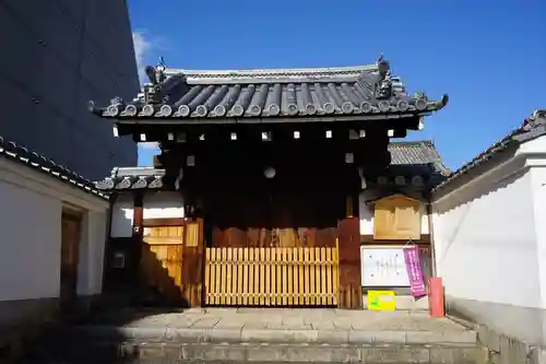 報土寺の山門