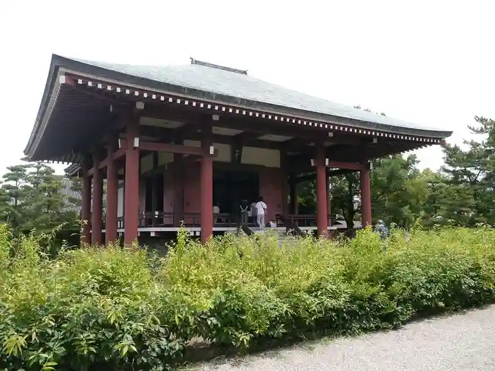 中宮寺の本殿・本堂