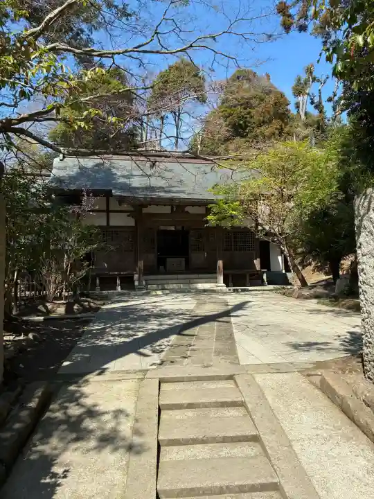 円覚寺の{uncategorized: "未分類", other: "その他", undefined: "問題あり", building: "その他建物", grave: "お墓", sacred_gate: "鳥居", guardian: "狛犬", statue: "像", buddha: "仏像", history: "歴史", nature: "自然", garden: "庭園", animal: "動物", pagoda: "塔", temizu: "手水舎", mountain_gate: "山門・神門", sanctuary: "本殿・本堂", subordinate: "末社・摂社", art: "芸術", scenery: "景色", jizo: "地蔵", ema: "絵馬", goshuin: "御朱印", omikuji: "おみくじ", items: "授与品その他", amulet: "お守り", goshuincho: "御朱印帳", eats: "食事", festival: "お祭り", votive_dance: "神楽", shichigosan: "七五三参", wedding: "結婚式", experience: "体験その他", initially: "初詣", around: "周辺", anti_infection: "感染症対策"}