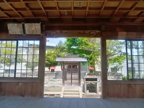 諏訪神社の{uncategorized: "未分類", other: "その他", undefined: "問題あり", building: "その他建物", grave: "お墓", sacred_gate: "鳥居", guardian: "狛犬", statue: "像", buddha: "仏像", history: "歴史", nature: "自然", garden: "庭園", animal: "動物", pagoda: "塔", temizu: "手水舎", mountain_gate: "山門・神門", sanctuary: "本殿・本堂", subordinate: "末社・摂社", art: "芸術", scenery: "景色", jizo: "地蔵", ema: "絵馬", goshuin: "御朱印", omikuji: "おみくじ", items: "授与品その他", amulet: "お守り", goshuincho: "御朱印帳", eats: "食事", festival: "お祭り", votive_dance: "神楽", shichigosan: "七五三参", wedding: "結婚式", experience: "体験その他", initially: "初詣", around: "周辺", anti_infection: "感染症対策"}