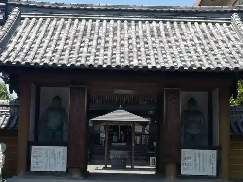 屏風ヶ浦　海岸寺/　御盥山不動坊の山門