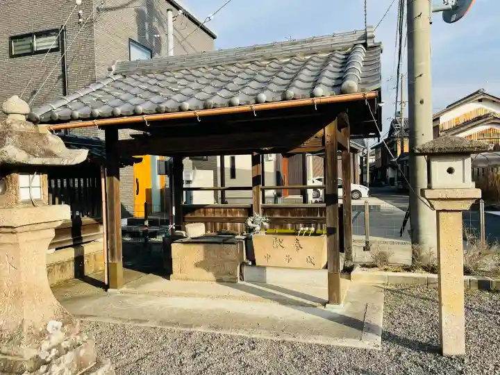 國造神社の{uncategorized: "未分類", other: "その他", undefined: "問題あり", building: "その他建物", grave: "お墓", sacred_gate: "鳥居", guardian: "狛犬", statue: "像", buddha: "仏像", history: "歴史", nature: "自然", garden: "庭園", animal: "動物", pagoda: "塔", temizu: "手水舎", mountain_gate: "山門・神門", sanctuary: "本殿・本堂", subordinate: "末社・摂社", art: "芸術", scenery: "景色", jizo: "地蔵", ema: "絵馬", goshuin: "御朱印", omikuji: "おみくじ", items: "授与品その他", amulet: "お守り", goshuincho: "御朱印帳", eats: "食事", festival: "お祭り", votive_dance: "神楽", shichigosan: "七五三参", wedding: "結婚式", experience: "体験その他", initially: "初詣", around: "周辺", anti_infection: "感染症対策"}