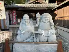 新羅神社の像