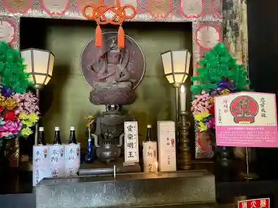 成田山光明堂の{uncategorized: "未分類", other: "その他", undefined: "問題あり", building: "その他建物", grave: "お墓", sacred_gate: "鳥居", guardian: "狛犬", statue: "像", buddha: "仏像", history: "歴史", nature: "自然", garden: "庭園", animal: "動物", pagoda: "塔", temizu: "手水舎", mountain_gate: "山門・神門", sanctuary: "本殿・本堂", subordinate: "末社・摂社", art: "芸術", scenery: "景色", jizo: "地蔵", ema: "絵馬", goshuin: "御朱印", omikuji: "おみくじ", items: "授与品その他", amulet: "お守り", goshuincho: "御朱印帳", eats: "食事", festival: "お祭り", votive_dance: "神楽", shichigosan: "七五三参", wedding: "結婚式", experience: "体験その他", initially: "初詣", around: "周辺", anti_infection: "感染症対策"}