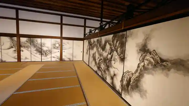 龍安寺の{uncategorized: "未分類", other: "その他", undefined: "問題あり", building: "その他建物", grave: "お墓", sacred_gate: "鳥居", guardian: "狛犬", statue: "像", buddha: "仏像", history: "歴史", nature: "自然", garden: "庭園", animal: "動物", pagoda: "塔", temizu: "手水舎", mountain_gate: "山門・神門", sanctuary: "本殿・本堂", subordinate: "末社・摂社", art: "芸術", scenery: "景色", jizo: "地蔵", ema: "絵馬", goshuin: "御朱印", omikuji: "おみくじ", items: "授与品その他", amulet: "お守り", goshuincho: "御朱印帳", eats: "食事", festival: "お祭り", votive_dance: "神楽", shichigosan: "七五三参", wedding: "結婚式", experience: "体験その他", initially: "初詣", around: "周辺", anti_infection: "感染症対策"}