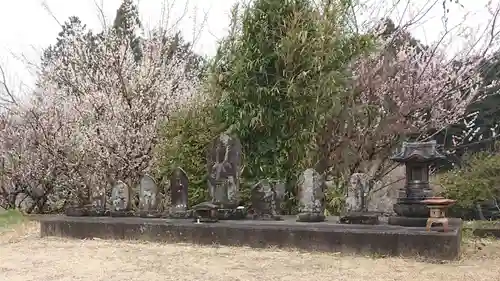 観音堂（粟倉）の仏像