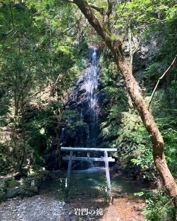 岩門の滝神社(岐阜県)