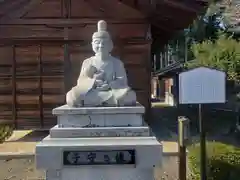 苗村神社の像