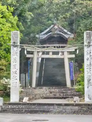 阿沼美神社の{uncategorized: "未分類", other: "その他", undefined: "問題あり", building: "その他建物", grave: "お墓", sacred_gate: "鳥居", guardian: "狛犬", statue: "像", buddha: "仏像", history: "歴史", nature: "自然", garden: "庭園", animal: "動物", pagoda: "塔", temizu: "手水舎", mountain_gate: "山門・神門", sanctuary: "本殿・本堂", subordinate: "末社・摂社", art: "芸術", scenery: "景色", jizo: "地蔵", ema: "絵馬", goshuin: "御朱印", omikuji: "おみくじ", items: "授与品その他", amulet: "お守り", goshuincho: "御朱印帳", eats: "食事", festival: "お祭り", votive_dance: "神楽", shichigosan: "七五三参", wedding: "結婚式", experience: "体験その他", initially: "初詣", around: "周辺", anti_infection: "感染症対策"}