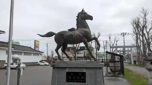 鳥取神社の像