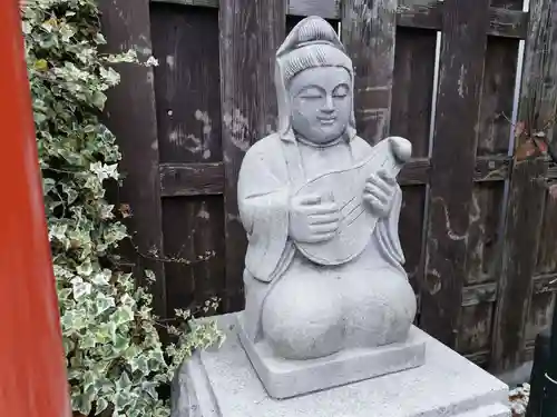 幸町辨財天の像