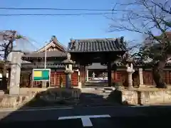 西来寺の山門