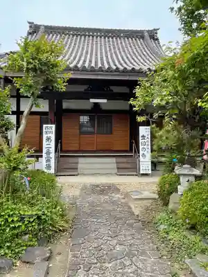 念佛寺の本殿・本堂