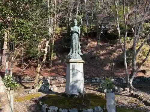 高山寺の{uncategorized: "未分類", other: "その他", undefined: "問題あり", building: "その他建物", grave: "お墓", sacred_gate: "鳥居", guardian: "狛犬", statue: "像", buddha: "仏像", history: "歴史", nature: "自然", garden: "庭園", animal: "動物", pagoda: "塔", temizu: "手水舎", mountain_gate: "山門・神門", sanctuary: "本殿・本堂", subordinate: "末社・摂社", art: "芸術", scenery: "景色", jizo: "地蔵", ema: "絵馬", goshuin: "御朱印", omikuji: "おみくじ", items: "授与品その他", amulet: "お守り", goshuincho: "御朱印帳", eats: "食事", festival: "お祭り", votive_dance: "神楽", shichigosan: "七五三参", wedding: "結婚式", experience: "体験その他", initially: "初詣", around: "周辺", anti_infection: "感染症対策"}