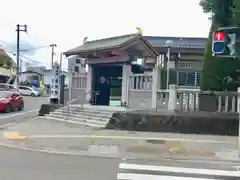 愚鈍院の山門