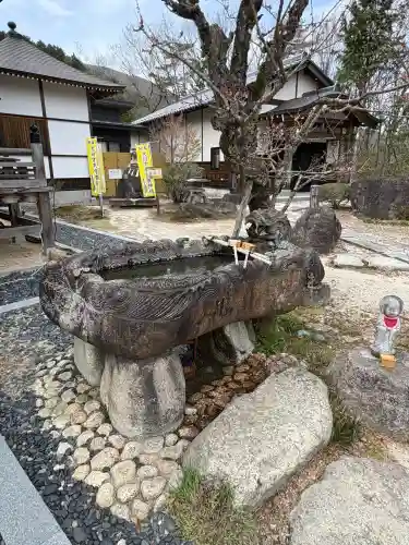 信濃比叡廣拯院の{uncategorized: "未分類", other: "その他", undefined: "問題あり", building: "その他建物", grave: "お墓", sacred_gate: "鳥居", guardian: "狛犬", statue: "像", buddha: "仏像", history: "歴史", nature: "自然", garden: "庭園", animal: "動物", pagoda: "塔", temizu: "手水舎", mountain_gate: "山門・神門", sanctuary: "本殿・本堂", subordinate: "末社・摂社", art: "芸術", scenery: "景色", jizo: "地蔵", ema: "絵馬", goshuin: "御朱印", omikuji: "おみくじ", items: "授与品その他", amulet: "お守り", goshuincho: "御朱印帳", eats: "食事", festival: "お祭り", votive_dance: "神楽", shichigosan: "七五三参", wedding: "結婚式", experience: "体験その他", initially: "初詣", around: "周辺", anti_infection: "感染症対策"}