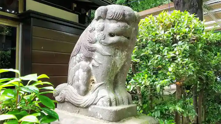 新倉氷川八幡神社の狛犬