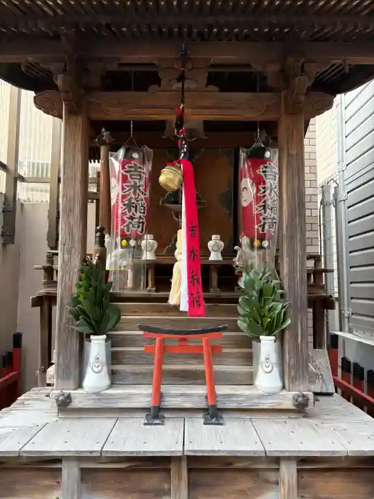 吉水稲荷大明神の{uncategorized: "未分類", other: "その他", undefined: "問題あり", building: "その他建物", grave: "お墓", sacred_gate: "鳥居", guardian: "狛犬", statue: "像", buddha: "仏像", history: "歴史", nature: "自然", garden: "庭園", animal: "動物", pagoda: "塔", temizu: "手水舎", mountain_gate: "山門・神門", sanctuary: "本殿・本堂", subordinate: "末社・摂社", art: "芸術", scenery: "景色", jizo: "地蔵", ema: "絵馬", goshuin: "御朱印", omikuji: "おみくじ", items: "授与品その他", amulet: "お守り", goshuincho: "御朱印帳", eats: "食事", festival: "お祭り", votive_dance: "神楽", shichigosan: "七五三参", wedding: "結婚式", experience: "体験その他", initially: "初詣", around: "周辺", anti_infection: "感染症対策"}
